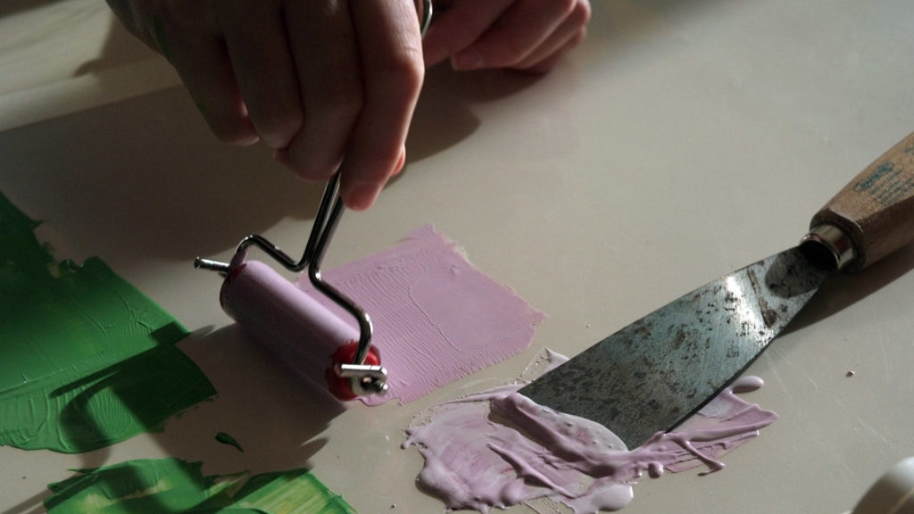 Atelier gravure auprès des enfants scolarisés en milieu hospitalier