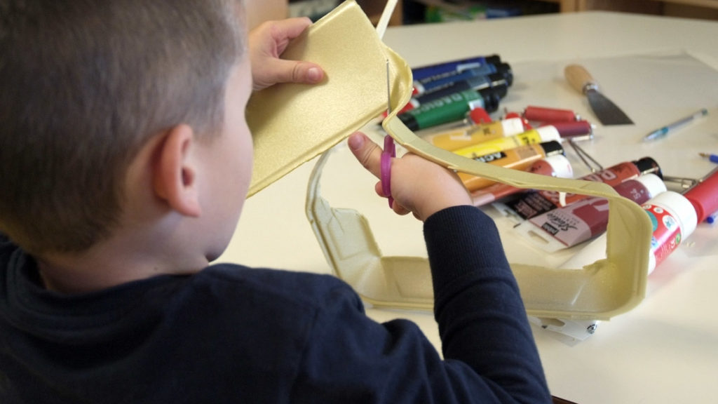 Atelier gravure auprès des enfants scolarisés en milieu hospitalier